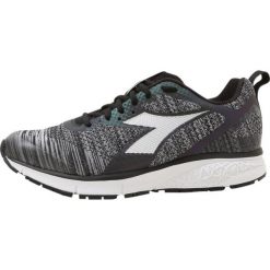 Diadora KURUKA 2 SHAPE Obuwie do biegania treningowe jet black/white. Buty do biegania męskie marki Diadora. W wyprzedaży za 381.65 zł.