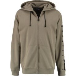 Napapijri BADSTOW FULL LOOSE FIT Bluza rozpinana sage green. Bluzy rozpinane męskie marki Napapijri. W wyprzedaży za 349.30 zł.