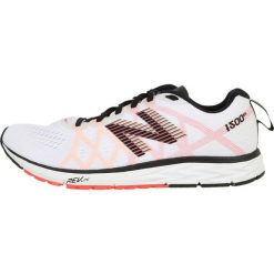 New Balance RACE 1500 Obuwie do biegania treningowe white/black. Buty do biegania męskie marki New Balance. W wyprzedaży za 407.20 zł.