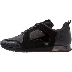 Cruyff LUSSO Sneakersy niskie black. Czarne buty sportowe na co dzień męskie Cruyff, z materiału. Za 589.00 zł.