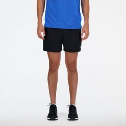 Spodenki męskie New Balance MS41227BK – czarne. Czarne szorty sportowe męskie New Balance, bez wzorów, z materiału, sportowe. Za 159.99 zł.