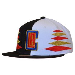 Czapka z daszkiem Mitchell & Ness NBA Diamond Los Angeles -HHSS1093-LACYYPPPBKWH. Białe czapki męskie Mitchell & Ness, bez wzorów, sportowe. Za 89.00 zł.