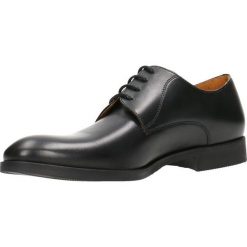 Półbuty ANDY. Czarne eleganckie półbuty męskie Gino Rossi, ze skóry, biznesowe, bez obcasa, bez zapięcia. W wyprzedaży za 269.90 zł.