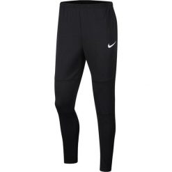 Spodnie Dresowe Unisex Dla Dorosłych Park 20. Czarne spodnie dresowe męskie Nike, bez wzorów, z dresówki, długie. Za 159.99 zł.