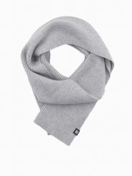 Męski monochromatyczny szalik z prążkowanej dzianiny – szary V2 OM-ACSF-0119 - uniwersalny. Szare szaliki męskie Ombre Clothing, z aplikacjami, z dzianiny, casualowe. Za 59.99 zł.