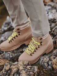 Zimowe buty męskie trekkingowe z kontrastowymi sznurówkami - piaskowe V1 - Rozmiar: 45. Buty trekkingowe męskie Ombre Clothing, na zimę, bez wzorów, z materiału, bez zapięcia. W wyprzedaży za 99.99 zł.