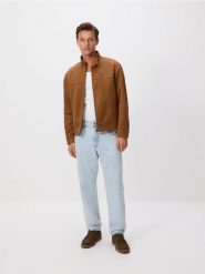 Kurtka z imitacji zamszu - brązowy. Brązowe kurtki męskie Reserved, l, bez wzorów, bez ramiączek, bez kaptura. Za 239.99 zł.
