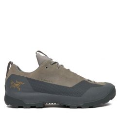 Trekkingi Arc'teryx. Szare buty zimowe męskie Arc'teryx, bez wzorów, sportowe, bez obcasa, bez zapięcia. Za 1,049.00 zł.