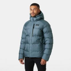 Kurtka z kapturem Helly Hansen Active Winter. Niebieskie kurtki męskie Helly Hansen, bez wzorów, z puchu, sportowe, bez ramiączek, z kapturem. W wyprzedaży za 1,157.50 zł.