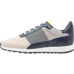 Piola CALLAO Sneakersy niskie grey/blue/beige. Buty sportowe na co dzień męskie marki Piola. W wyprzedaży za 395.55 zł.