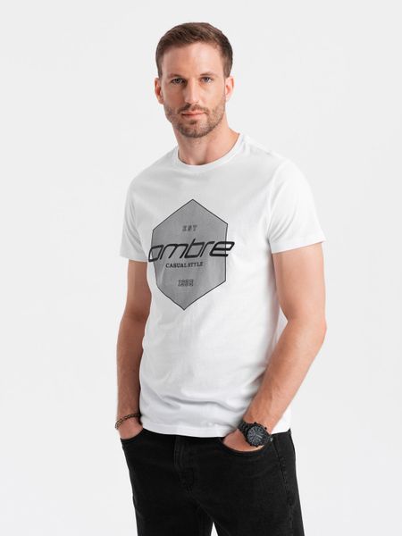 T-shirt męski bawełniany z nadrukiem geometrycznym i logotypem - biały V1. Białe t-shirty męskie Ombre Clothing, m, bez wzorów, z bawełny, bez kołnierzyka, bez ramiączek. W wyprzedaży za 19.99 zł.