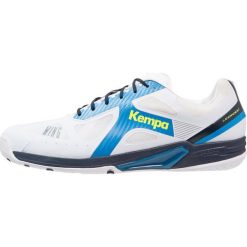 Kempa WING LITE CAUTION Obuwie do piłki ręcznej white/fair blue/navy. Buty treningowe męskie marki New Balance. Za 549.00 zł.
