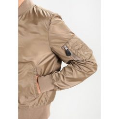 AllSaints MYRTLE Kurtka Bomber dusty khaki green. Kurtki męskie marki AllSaints. W wyprzedaży za 479.60 zł.