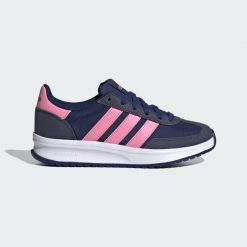 Buty Run 70s 2.0. Czerwone buty do biegania męskie ADIDAS, bez wzorów, z materiału, sportowe, bez obcasa, bez zapięcia. W wyprzedaży za 209.45 zł.