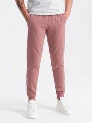 Męskie spodnie dresowe bawełniane joggery BASIC – ciemnoróżowe V4 OM-PABS-0174 - XXL. Czerwone długie spodnie sportowe męskie Ombre Clothing, bez wzorów, z bawełny. Za 119.99 zł.