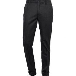 Hackett London Spodnie garniturowe grey. Spodnie na co dzień męskie marki Hackett London. W wyprzedaży za 703.20 zł.