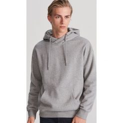 Gładka bluza z kapturem - Jasny szary. Bluzy nierozpinane męskie Reserved. Za 89.99 zł.