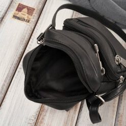 Paolo Peruzzi Saszetka męska na ramię skórzana mała czarna T-133-BL. Czarne saszetki męskie Paolo Peruzzi, bez wzorów, małe. Za 144.19 zł.