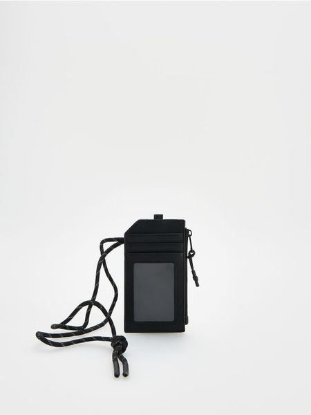 Portfel na karty - czarny. Czarne portfele męskie Reserved, bez wzorów. Za 49.99 zł.