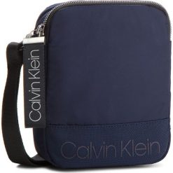 Saszetka CALVIN KLEIN - Shadow Mini Reporter K50K503904 443. Saszetki męskie marki Calvin Klein. W wyprzedaży za 229.00 zł.