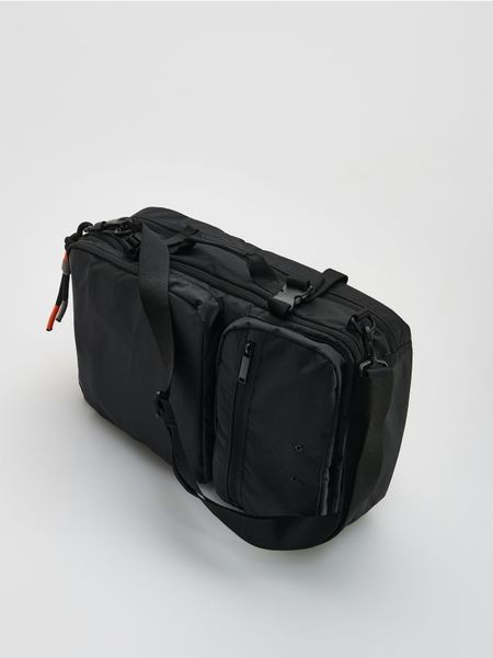 Plecak z uchwytem - czarny. Czarne plecaki męskie Reserved, bez wzorów. Za 259.99 zł.