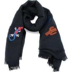 Chusta TOMMY HILFIGER - Patches Scarf AW0AW05615 413. Szaliki męskie marki Giacomo Conti. W wyprzedaży za 199.00 zł.