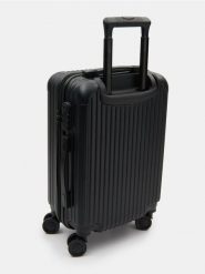 Twarda walizka podróżna na kółkach - czarny. Czarne walizki męskie Sinsay, bez wzorów, małe. Za 129.99 zł.