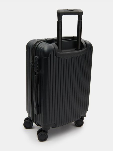 Twarda walizka podróżna na kółkach - czarny. Czarne walizki męskie Sinsay, bez wzorów, małe. Za 129.99 zł.
