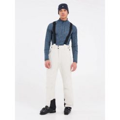 Spodnie narciarskie Protest Owens. Białe spodnie narciarskie i snowboardowe męskie Protest, bez wzorów, narciarskie. W wyprzedaży za 423.00 zł.