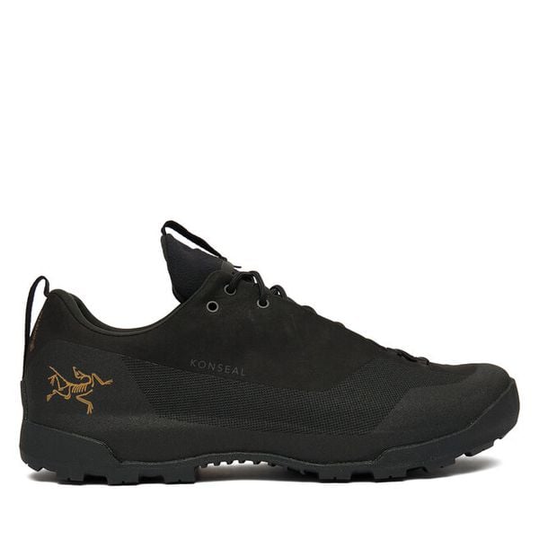 Trekkingi Arc'teryx. Czarne buty trekkingowe męskie Arc'teryx, bez wzorów, sportowe, bez obcasa, bez zapięcia. Za 949.99 zł.