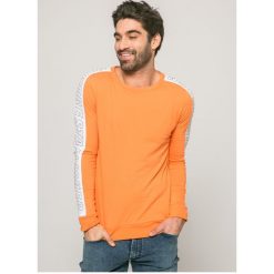 Review - Longsleeve. Szare koszulki męskie z długim rękawem Review, z nadrukiem, z bawełny, z okrągłym kołnierzem, z długim rękawem. W wyprzedaży za 59.90 zł.
