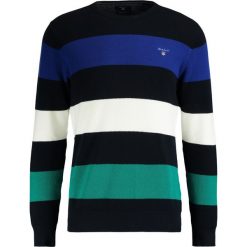 GANT BARSTRIPE CREW Sweter evening blue. Kardigany męskie marki Gant. W wyprzedaży za 412.30 zł.