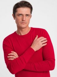 Męski klasyczny sweter z wiskozą BASIC z okrągłym dekoltem – czerwony V5 - Rozmiar: XL. Czerwone swetry męskie Ombre Clothing, bez wzorów, z wiskozy, klasyczne, bez kołnierzyka, bez ramiączek. W wyprzedaży za 89.99 zł.