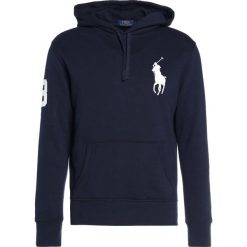 Polo Ralph Lauren MAGIC Bluza z kapturem aviator navy. Bluzy z kapturem męskie marki Polo Ralph Lauren. W wyprzedaży za 367.95 zł.