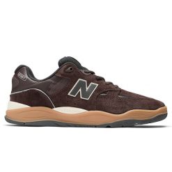 Buty męskie New Balance Numeric NM1010BN – brązowe. Brązowe buty sportowe na co dzień męskie New Balance, m, bez wzorów, z dresówki, klasyczne, bez ramiączek, bez kaptura, na fitness i siłownię. Za 349.99 zł.