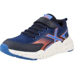 Buty MUNICH SUPER TRACK Niebieski. Niebieskie buty trekkingowe męskie Munich, bez wzorów, z tkaniny, sportowe, bez obcasa, bez zapięcia. Za 177.99 zł.