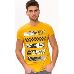 T-SHIRT Z NADRUKIEM. T-shirty męskie marki TOP SECRET. Za 29.99 zł.