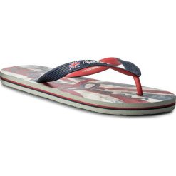 Japonki PEPE JEANS - Hawi Flag PMS70050 Marine 585. Niebieskie klapki i japonki męskie Pepe Jeans, bez wzorów, z jeansu. W wyprzedaży za 79.00 zł.
