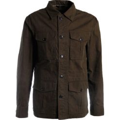 Club Monaco MILITARY Kurtka wiosenna olive. Kurtki męskie marki Club Monaco. W wyprzedaży za 487.60 zł.