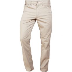 Polo Ralph Lauren STRAIGHT FIT PROSPECT Chinosy surplus khaki. Brązowe eleganckie spodnie męskie Polo Ralph Lauren, z bawełny. W wyprzedaży za 384.30 zł.