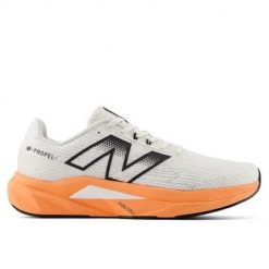 Buty do biegania męskie New Balance MFCPRCG5. Białe buty do biegania męskie New Balance, bez wzorów, z materiału, bez zapięcia, do biegania. Za 578.00 zł.
