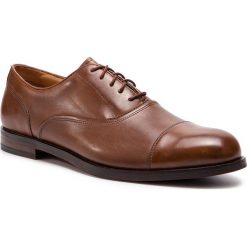 Półbuty CLARKS - Coling Boss 261336077 British Tan Leather. Eleganckie półbuty męskie Clarks. W wyprzedaży za 409.00 zł.