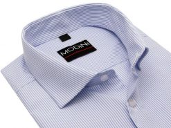 Biało-błękitna koszula męska w prążki A60. Białe koszule męskie Modini Moda Męska, m, bez wzorów, z bawełny, bez kołnierzyka, bez ramiączek. W wyprzedaży za 169.20 zł.