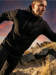 Rozpinana bluza z kapturem - czarny. Czarne bluzy z kapturem męskie Sinsay, l, bez wzorów, z kapturem. Za 79.99 zł.