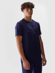 4F T-shirt regular z nadrukiem męski - granatowy S. Niebieskie t-shirty męskie 4f, m, bez wzorów, z bawełny, bez kołnierzyka, bez ramiączek. W wyprzedaży za 39.99 zł.