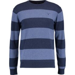 GANT BARSTRIPE CREW Sweter dark jeansblue. Kardigany męskie Gant. Za 509.00 zł.