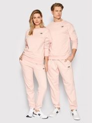 New Balance Bluza Unisex UT21501 Różowy Relaxed Fit. Czerwone bluzy nierozpinane męskie New Balance, m, bez wzorów, z bawełny, bez ramiączek, bez kaptura. Za 139.99 zł.