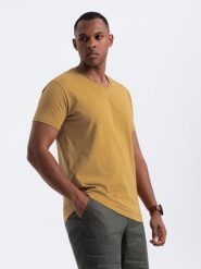 Klasyczna męska bawełniana koszulka z dekoltem w serek BASIC – musztardowa V8 - Rozmiar: S. T-shirty męskie Ombre Clothing, m, bez wzorów, z bawełny, bez kołnierzyka, bez ramiączek. W wyprzedaży za 24.99 zł.