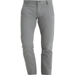 DOCKERS ALPHA CASUAL WASHED Spodnie materiałowe sedona sage. Spodnie na co dzień męskie marki DOCKERS. Za 399.00 zł.