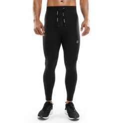 Męskie legginsy do biegania Fitness Siroko Savage. Czarne bielizna termoaktywna męska SIROKO, m, bez wzorów, z dzianiny, bez ramiączek, do biegania. W wyprzedaży za 106.00 zł.